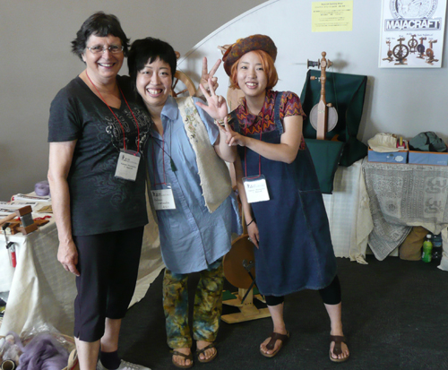 Tae and Reiko Glynis, Tae and Reiko on the Kakara stand